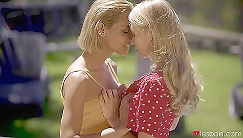 Chicks and sexy blonde cutiene