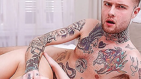 Sexy blonde fucked on ara