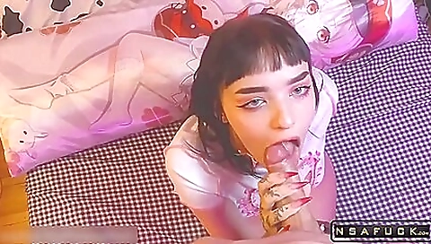 Mature woman gets her pussy stretched by a huge cock