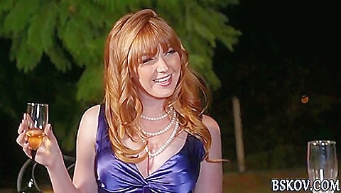 Sexy girlfriend gets her pussy and mouth