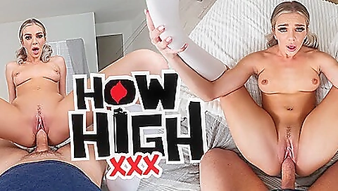 Mature woman fucks her pussy