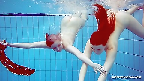 Manya, al poopou jelena inni clad video