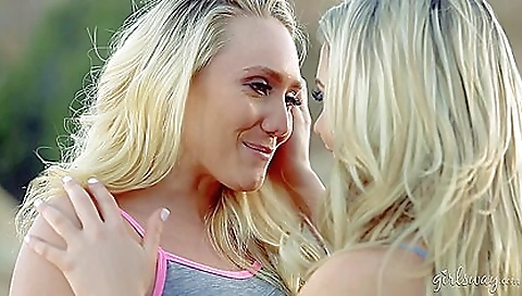 Hot blonde's sexy hotwifexxxads