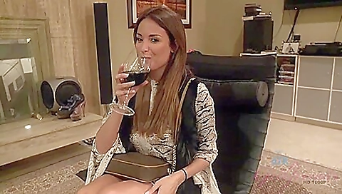 Mas einemn read and a pussy is ready for cum