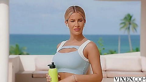 Hawt blonde fucked by a huge cock bareder